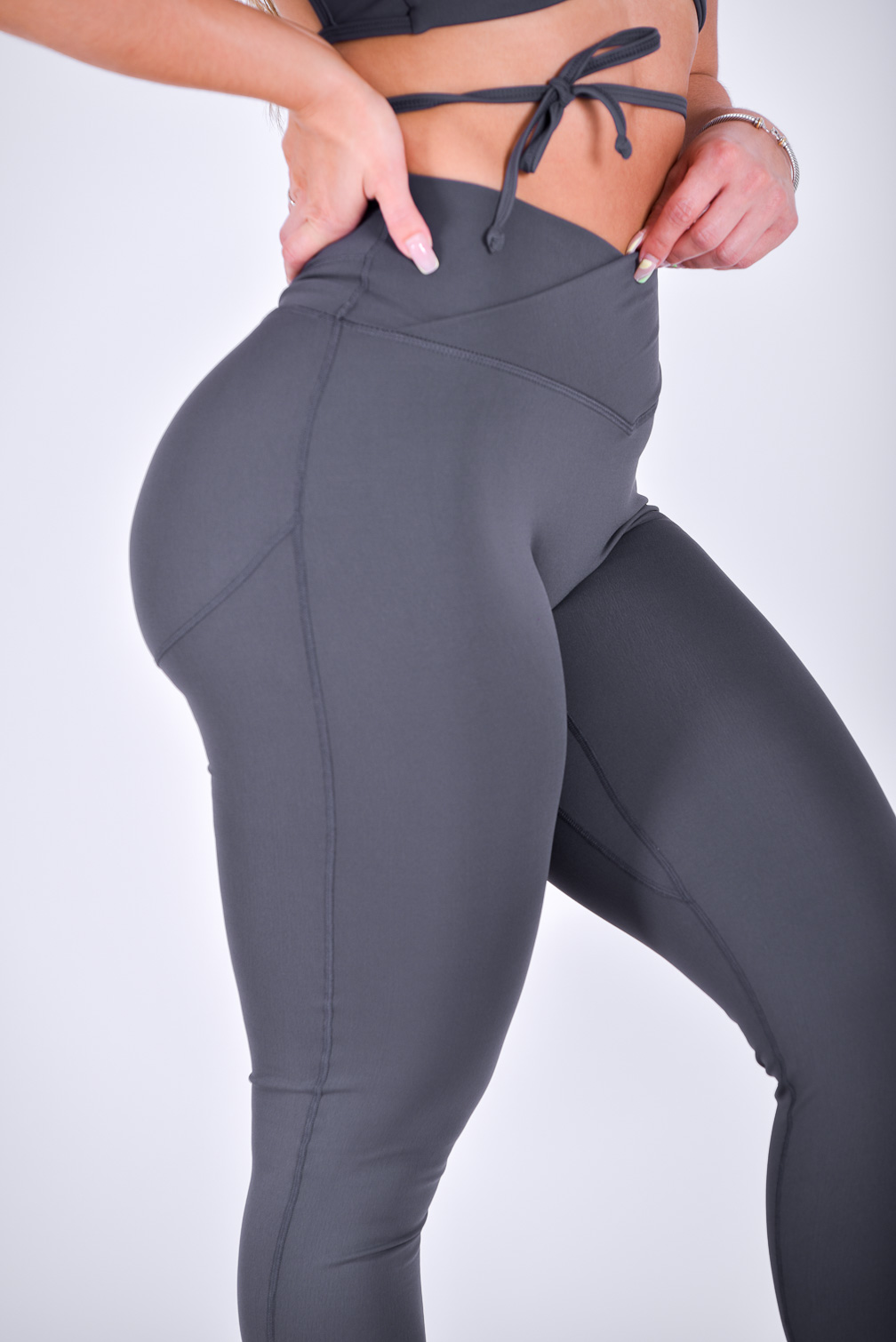 Urban Seamless Leggings - Dark Grey #dark #grey #leggings #outfit #casual  Outfit Goals featuring Lov… | Grey leggings outfit, Outfits with leggings,  Gymwear outfits